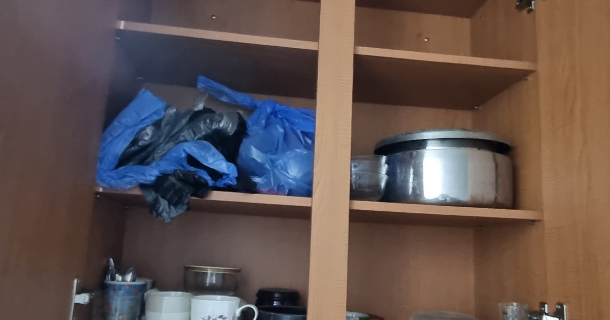 단정하게 정리된 물건과 화분