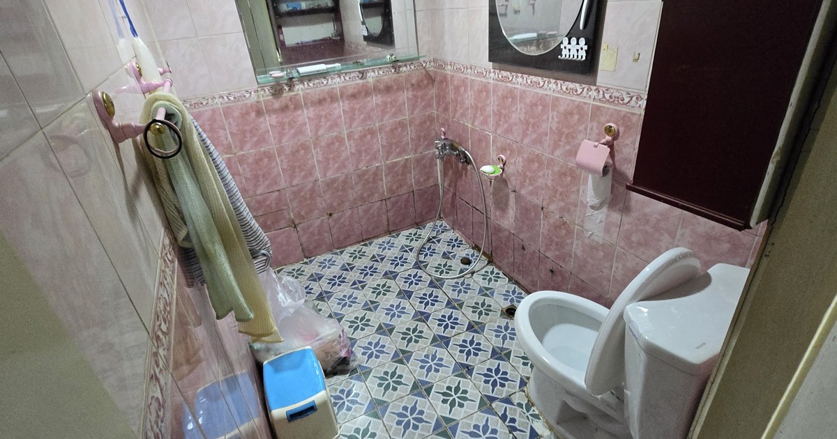 허가받은 폐기물 수거 차량과 서류